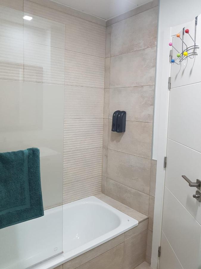 Apartamento Plaza Del Teatro Parking Free Malaga Bagian luar foto